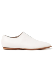 The Kiara Oxford by Zero + Maria Cornejo features a minimalist design in white Nappa leather, boasting a sleek, pointed toe and a light brown sole. Made in Italy, this low-profile shoe offers a clean and elegant appearance.